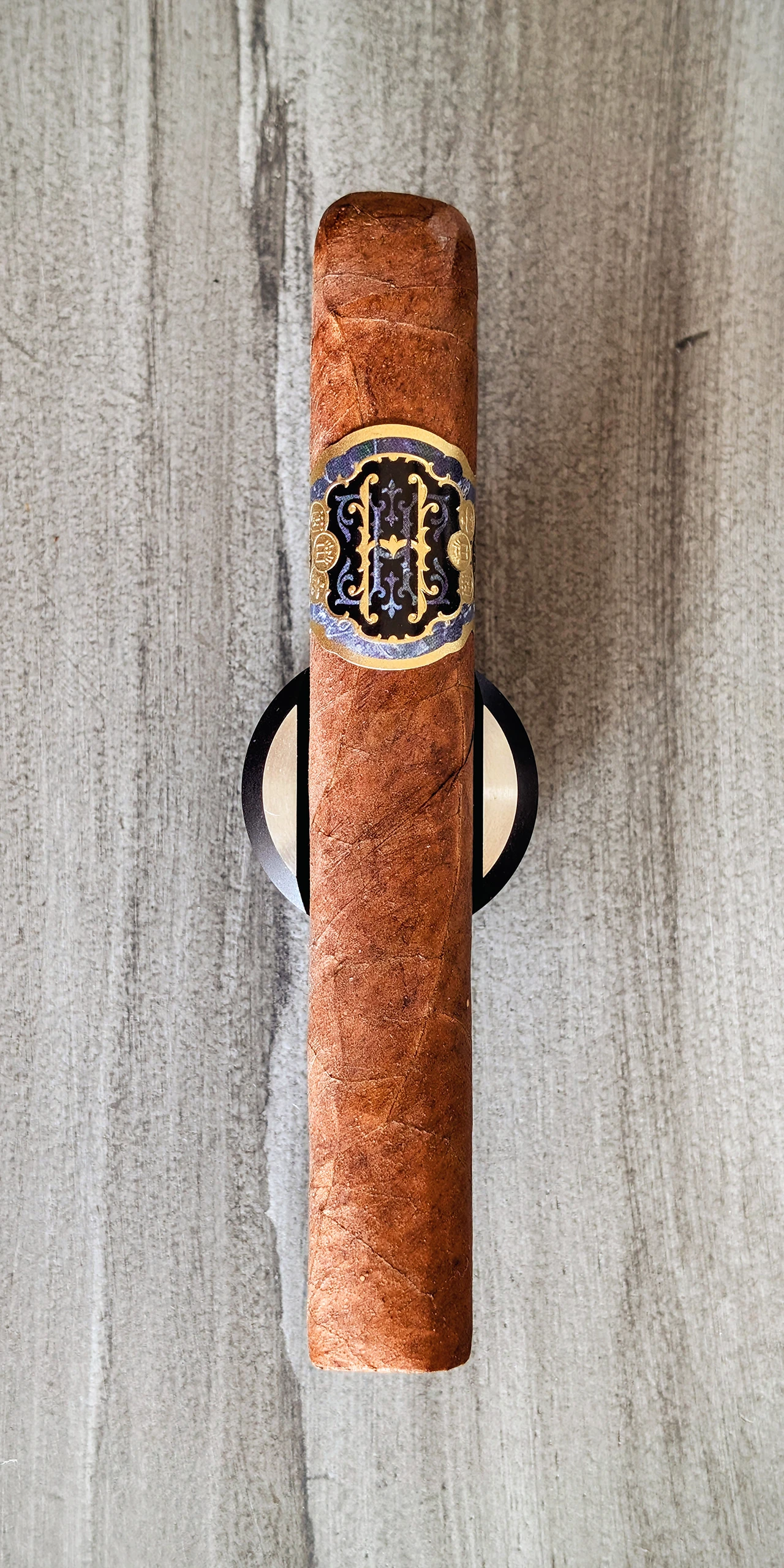 Avowed Hallowed Hands - Robusto Grande (Box Press) (5.75 x 50)