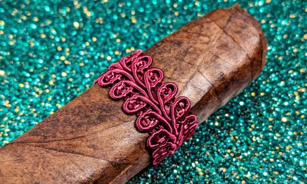 Definition Conception (Burgundy Band) – Toro (Box Press) (6.5 x 54)