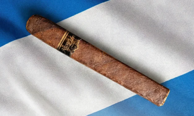 Nica Libre – Toro (Box Press) (6 x 54)