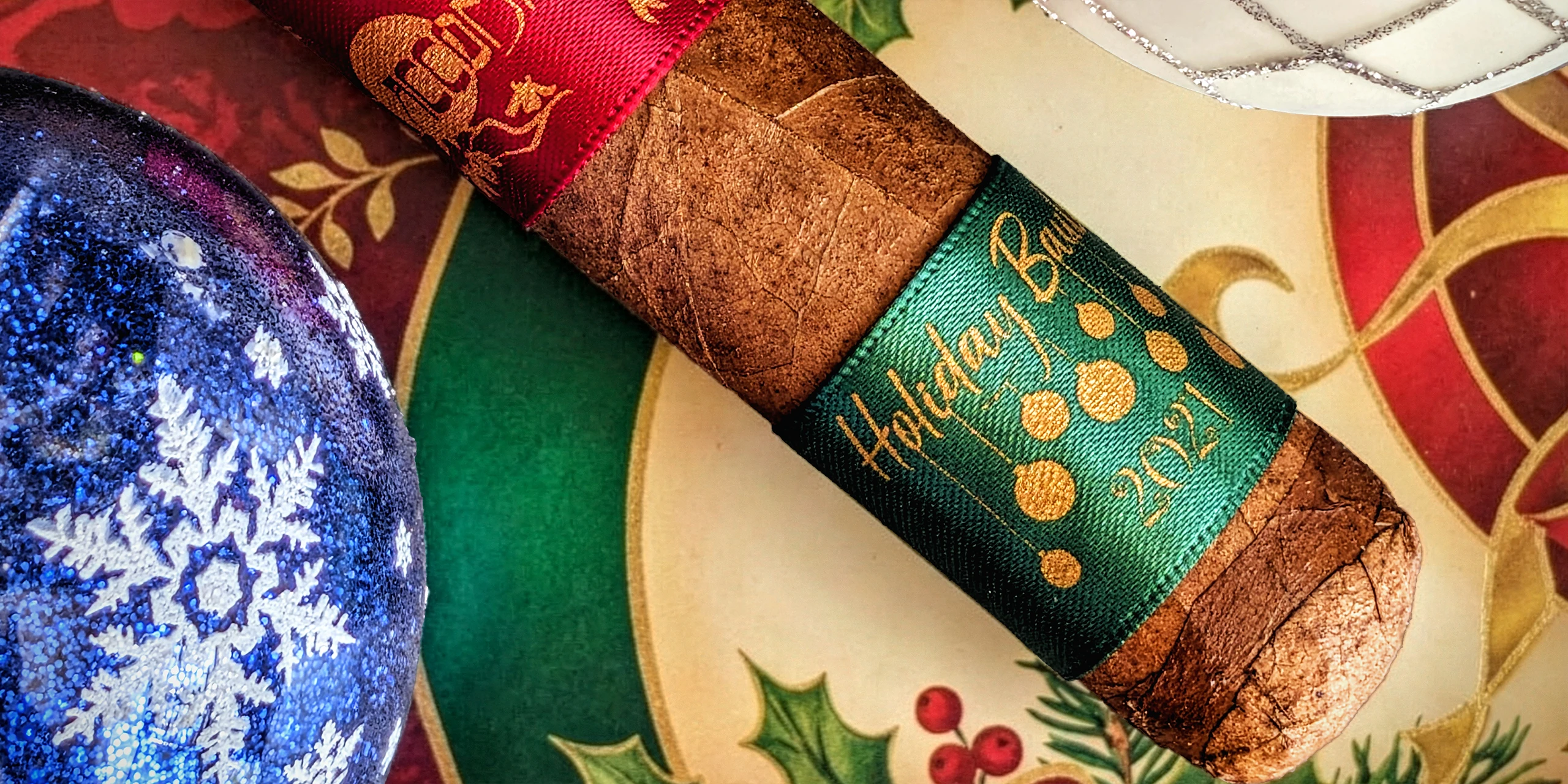 Principle Accomplice Holiday Bauble 2021- Perfecto (4.5 x 60)_HEADER_AI_02