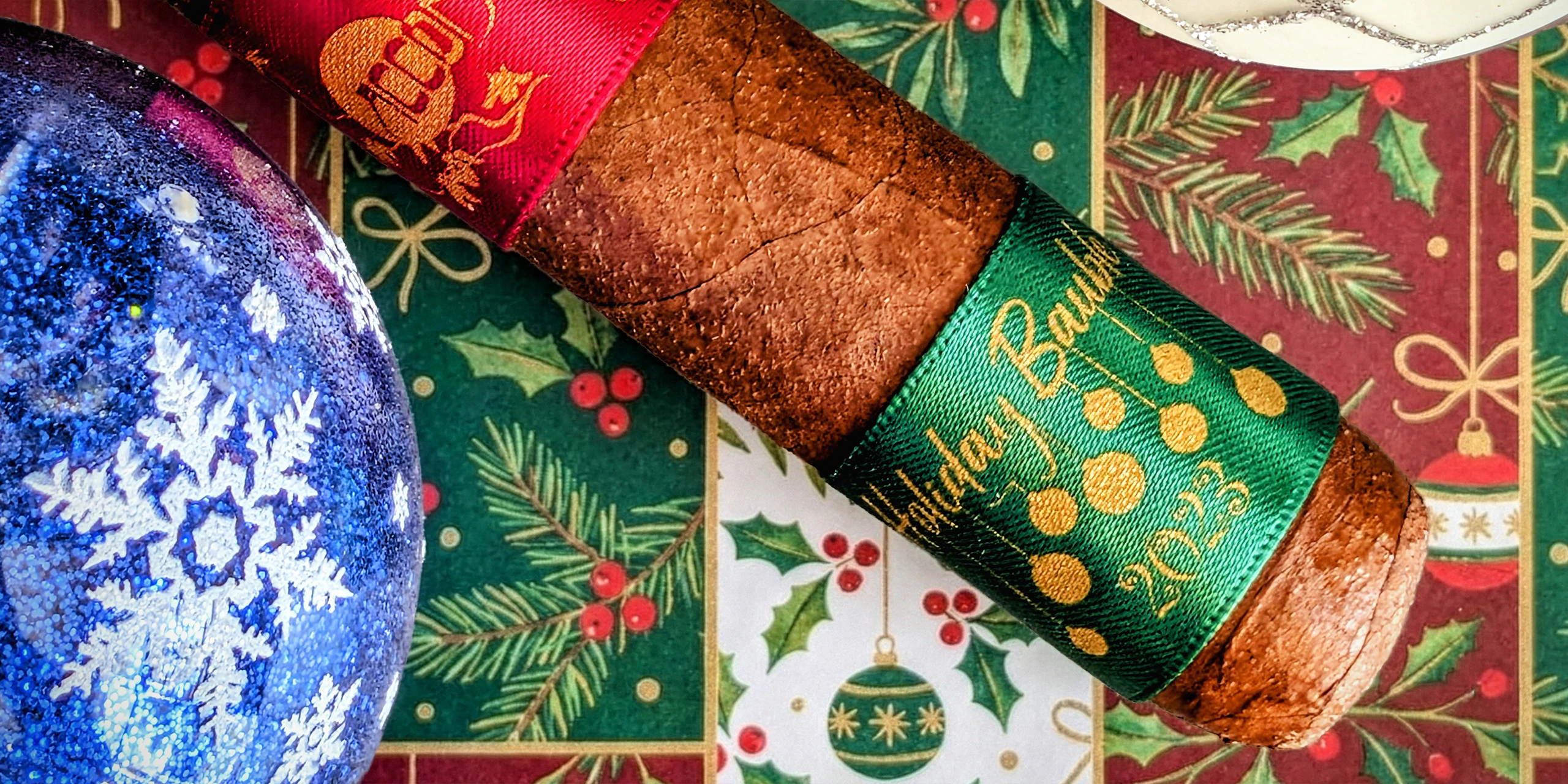 Principle Accomplice Holiday Bauble 2023 – Perfecto (4.5 x 60)_HEADER_AI_02