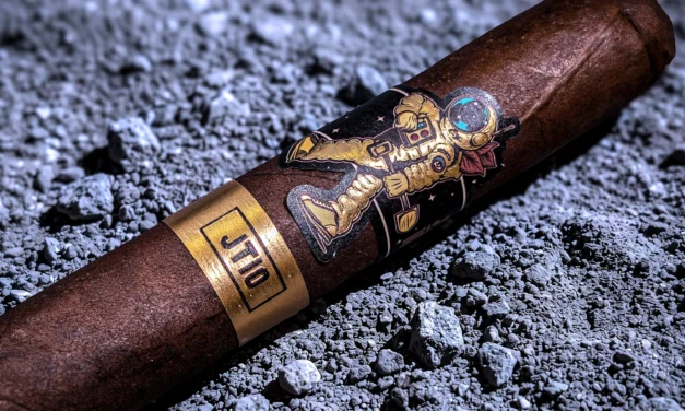 Room101 Johnny Tobacconaut 10th Anniversary – Toro (6 x 52)